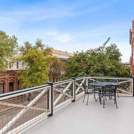 610 Franklin - 3 Bed, 3 Bath, Duplex, Heart Of Downtown Vila